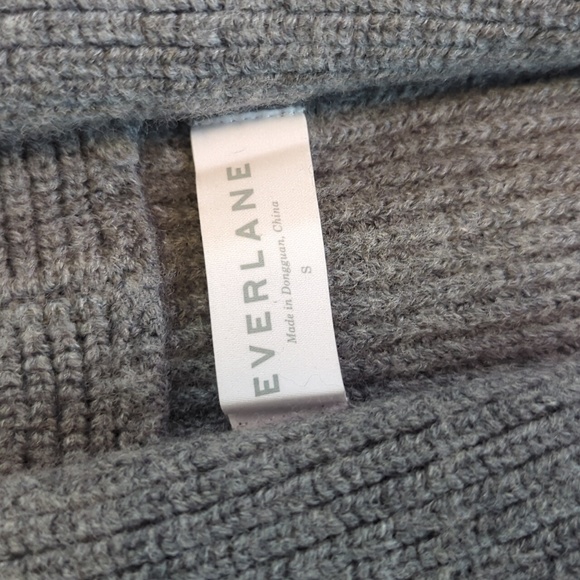 Very thick Gary cowl neck cardigan. Size small. Everlane. - Picture 2 of 5